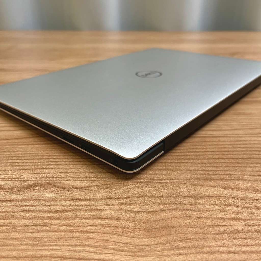 Dell XPS 13 9370 UltraBook | Intel Core i5 | 256GB SSD/8GB RAM | (3 Month Warranty)