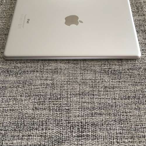 Apple iPad 5 Silver 32GB WiFi-Excellent Condition!