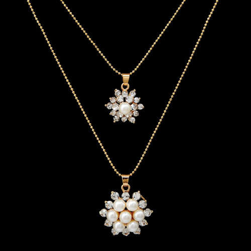 BEAUTIFUL DUBBEL FLOWER SIMULATED  PEARL AND CRYSTAL NECKLACE SILVER  PLATED