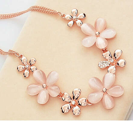 EXQUISITE OPAL FLOWER LADIES NECKLACE