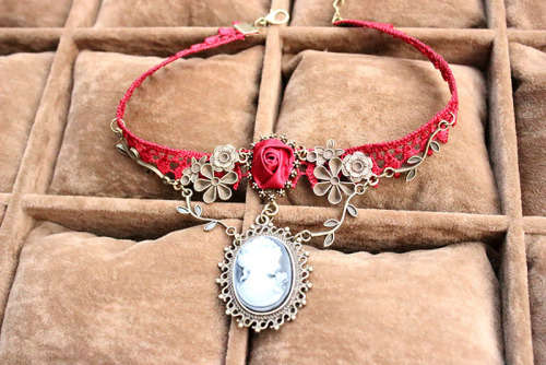 ***LATEST FASHION*** VINTAGE CHARM CHOKER