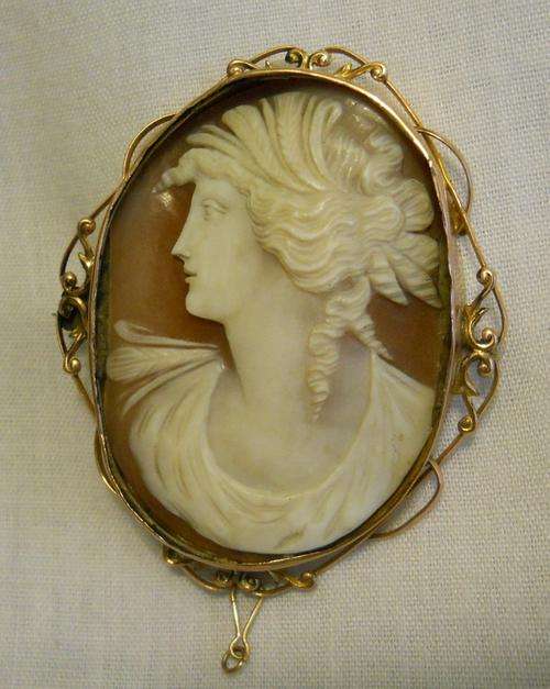 Victorian Cameo (9 carat gold)