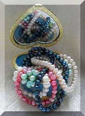 770+ GORGEOUS FRESHWATER PEARLS & MOTHER OF PEARL
