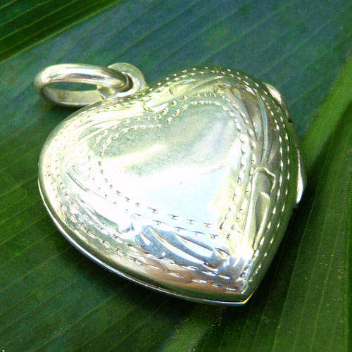 Vintage Solid Sterling Silver heart Locket - 25mm