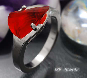 Stunning Modern Designer Solitaire ring 18ct GP - Size 6