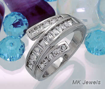 !!!! WOW !!!! Sparkling!!! Simulated diamond twisted form Ring - Size 7