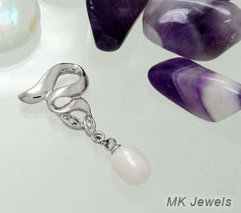 Genuine white Freshwater Pearl 18ct GP free form pendant & Chain