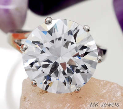 Gorgeous HUGE 14mm Brillaint round cut simulated diamond ring - Size 7