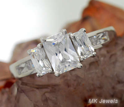 Sparkling!!! Simulated diamond Engagement Ring - Size 7