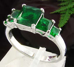 R30.00 START!!!! Classic Simulated Emerald ring - Size 6