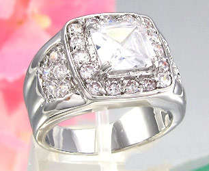 Breathtaking Simulated Diamond ring - Size 8