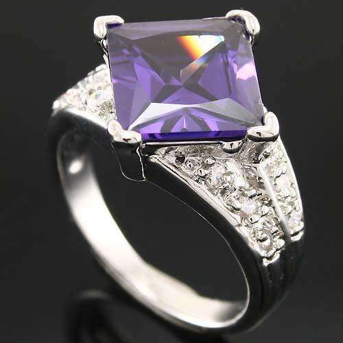 Stuninng Simulated Amethyst ring - Size 8