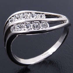 Stunning 18ct Gold Finish diamond simulated Ring - Size 8