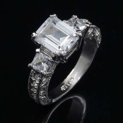 THINK VALENTINE'S !!!!! Stunning 18ct GP diamond simulated Ring - Size 7