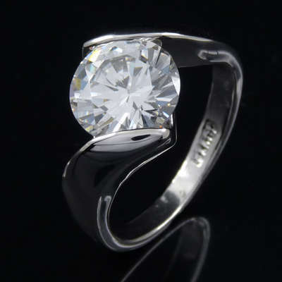THINK VALENTINE'S !!!!! Stunning 18KRGP Engagement ring with 4.5ct diamond cz stones - Size 9