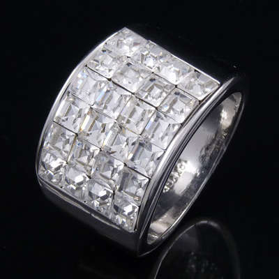 Stunning 18GP ring diamond cz stones - Size 7