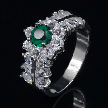Stunning Emerald cz & Diamond cz stones Ring set in 18ct GP - Size 6.5