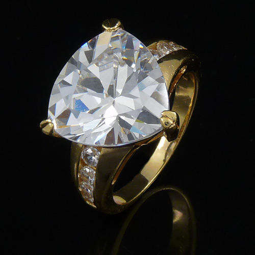 Breathtaking 7.50ct Sparkling Trillian Cut Diamond cz Engagement Ring set in 18ct GP - Size 7 / O