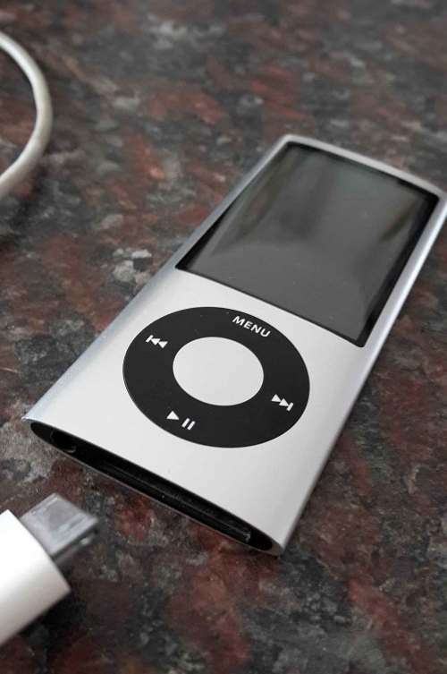 Ipod Nano 8GB and Speakers
