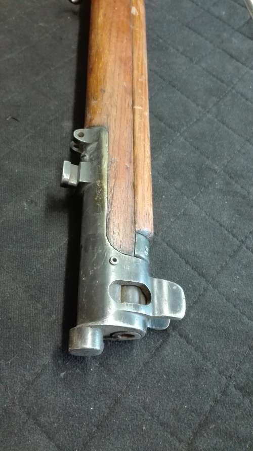 De Activated .303 Lee Enfield rifle.