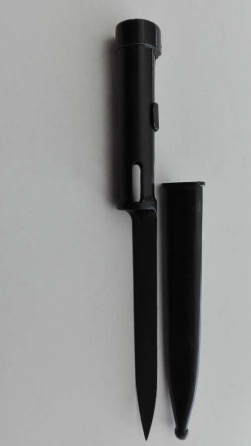 Galil / R4 Bayonet with metal scabbard.