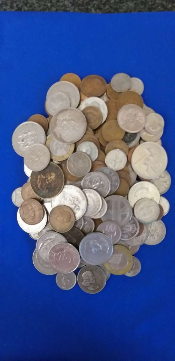 Mixed world coins. One bid takes all.