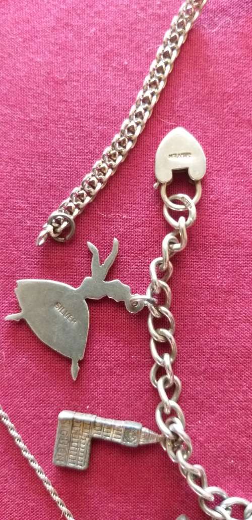 Beautiful vintage sterling sliver necklace with pendant and 2x bracelets. Total weight 48.7gr.