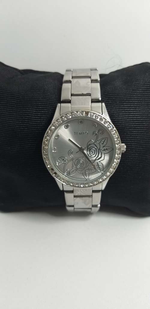 Beautiful Tempo quartz ladies wrist watch. Working condition