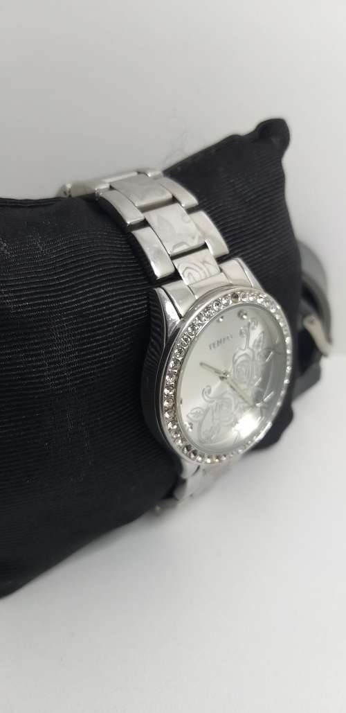 Beautiful Tempo quartz ladies wrist watch. Working condition