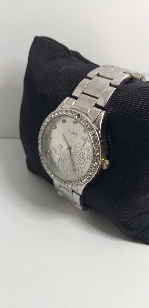 Beautiful Tempo quartz ladies wrist watch. Working condition