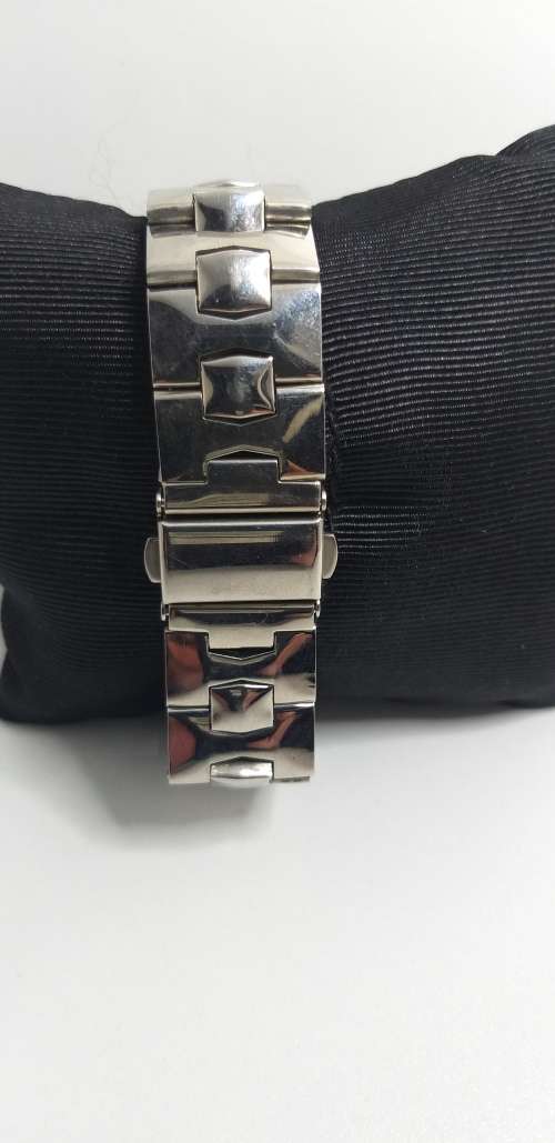 Revlon ladies wrist watch. Good working condition.