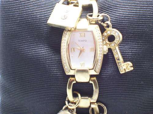 Stylish Tempo quartz ladies wrist watch. Good working condition.