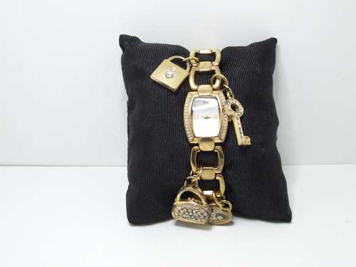 Stylish Tempo quartz ladies wrist watch. Good working condition.