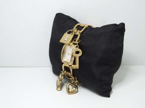 Stylish Tempo quartz ladies wrist watch. Good working condition.