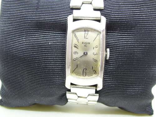Beautiful Vintage Elgin SA Neuchatel Swiss made hand winding ladies time piece