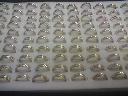 ** Resellers Dream ** 100 Quality Cosmetic Fashion Rings (Woman) Various Sizes