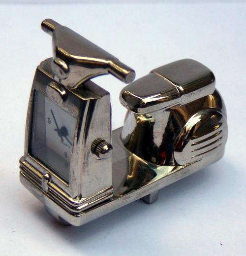 BEAUTIFUL MINIATURE CLOCK "SCOOTER"