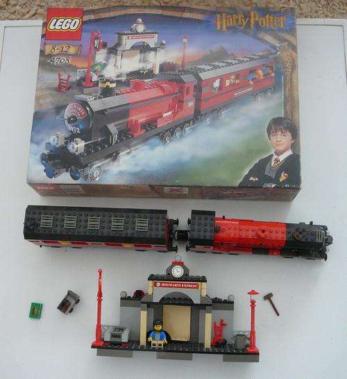 LEGO - 4708 - HARRY POTTER, HOGWARTS EXPRESS TRAIN AND STATION PLATFORM 9 3/4 with box