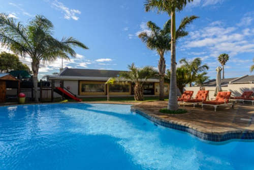 Midweek @ Sunshine Bay Beach Club, Jeff Bay from 26 Nov - 30 Nov 2018 (4 Nights) 6 Sleeper