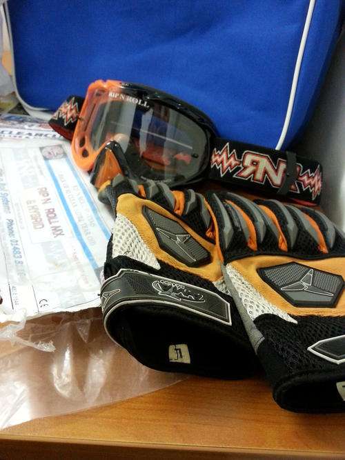 *****LATE ENTRY**MX RIP NROLL GOGGLES, STRIPS AND GLOVES***