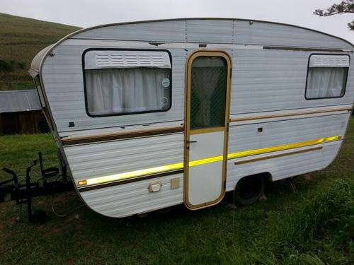 ***DONT MISS THIS OFFER***JURGENS 4 BIRTH CARAVAN WITH TENT,LICENCED***