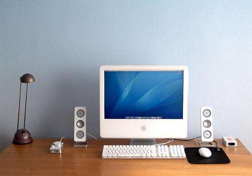 APPLE IMAC WHITE! GORGEOUS 20 INCH CORE 2 DUO WITH WEBCAM! DONT MISS OUT!!!