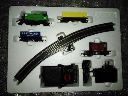 REDUCED- HORNBY - Complete Starter Electric Train Set - Local Freight
