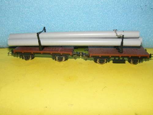 Lima HO Twin flatbeds with load.