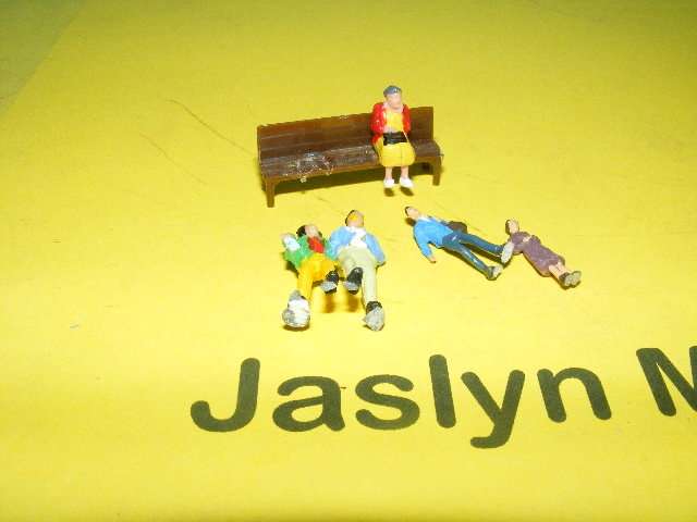 HO Figures and Bench.