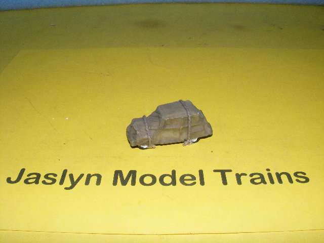 HO Car with tarpaulin.