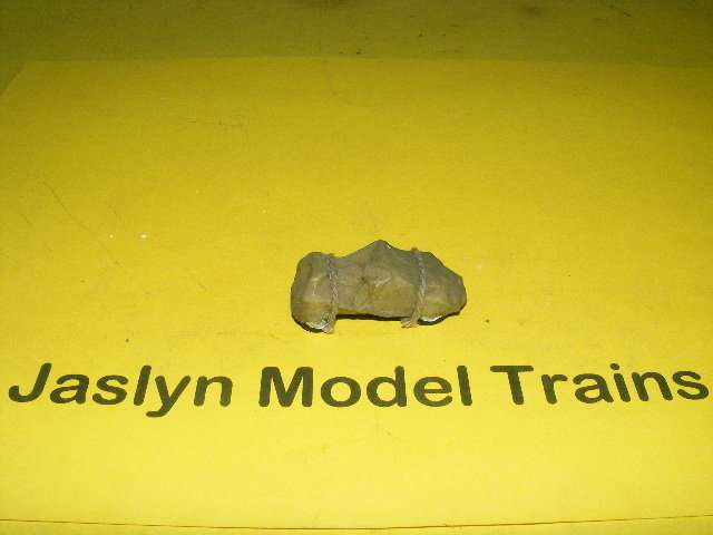 HO Car with tarpaulin.