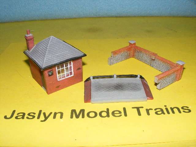 Hornby Skaledale OO Building and accessories.