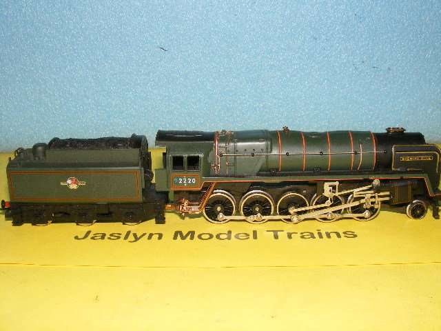 Hornby OO Fying 'Evening Star' 2-10-0 Steam Loco and Tender