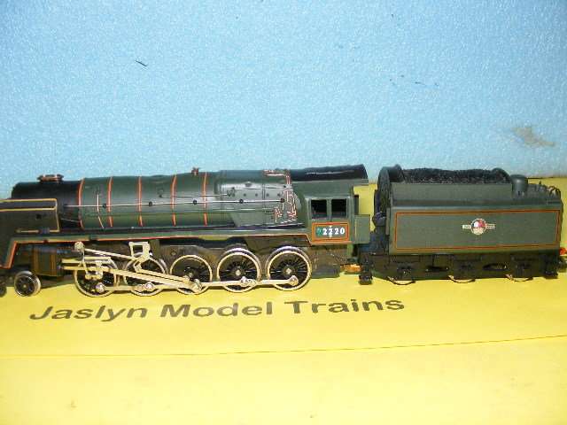 Hornby OO Fying 'Evening Star' 2-10-0 Steam Loco and Tender